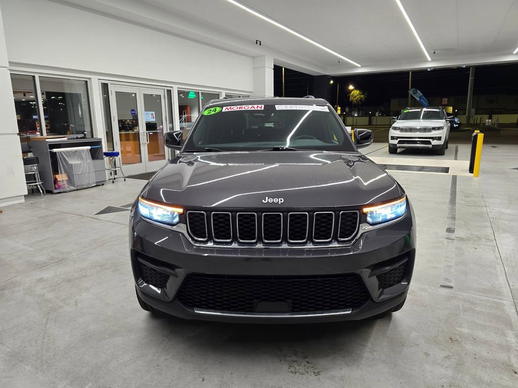 Certified 2024 Jeep Grand Cherokee Laredo w/ Luxury Tech Group I AWD/4WD image 8