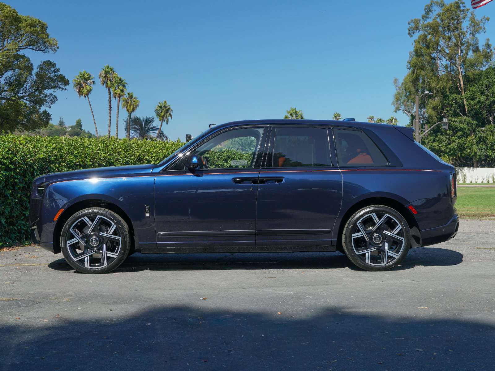 New 2027 Rolls-Royce Cullinan Black Badge AWD/4WD image 3