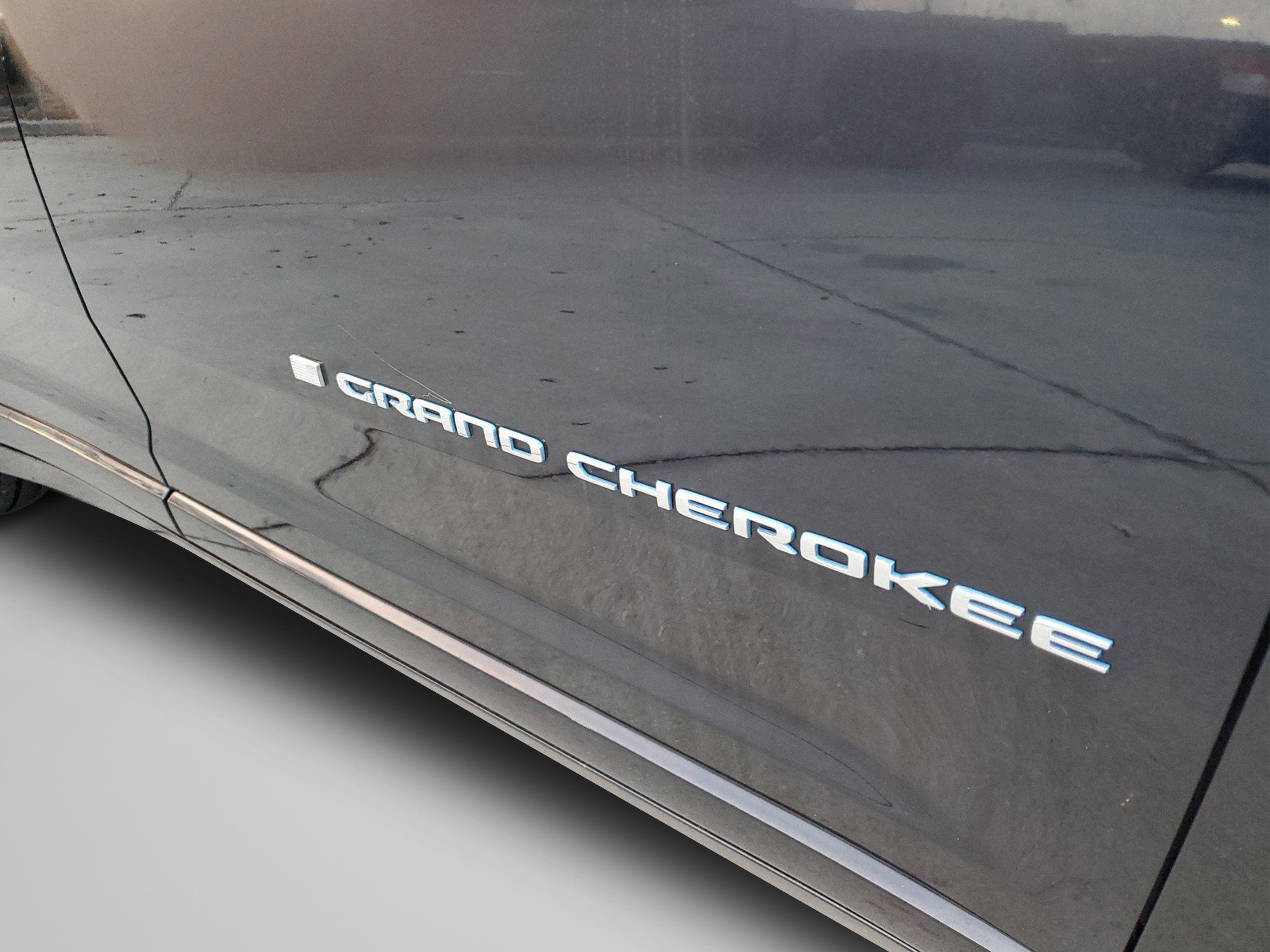 Used 2024 Jeep Grand Cherokee Overland w/ Advanced Protech Group III image 31