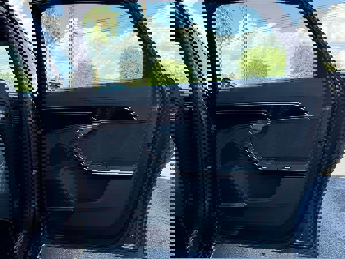 Used 2021 Audi S8 L w/ S8 Executive Package image 58