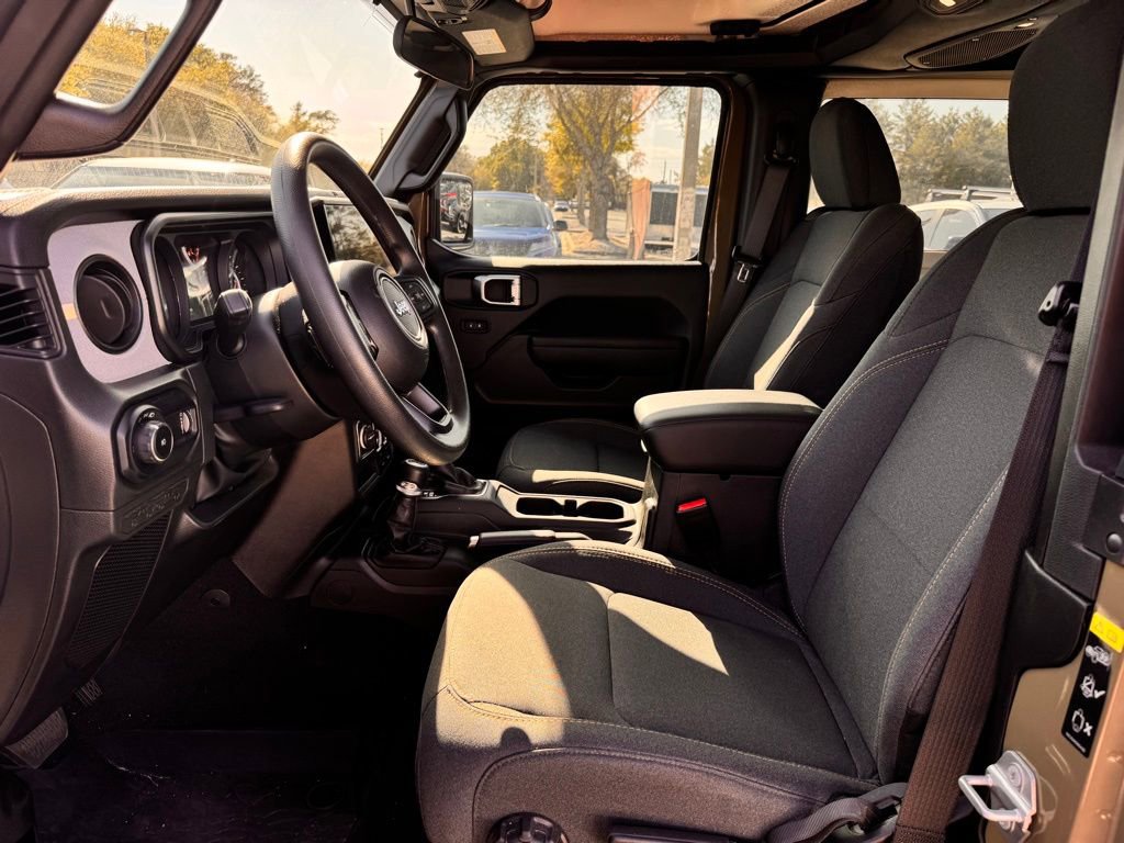 Used 2025 Jeep Wrangler Sport image 9