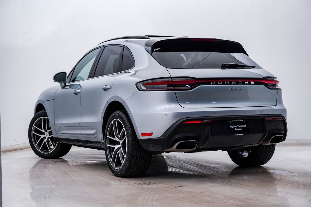 Certified 2025 Porsche Macan image 3
