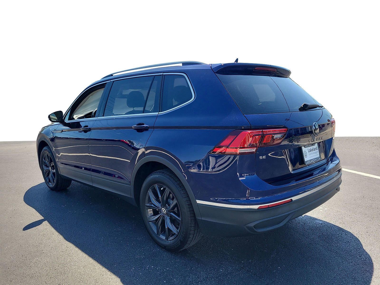Used 2024 Volkswagen Tiguan SE image 4