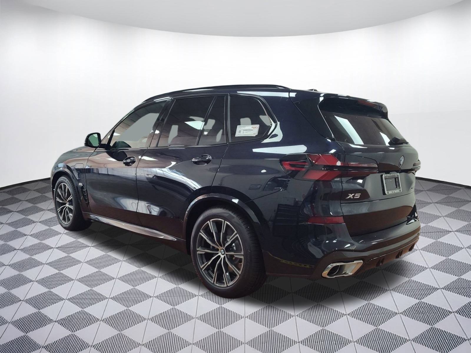 Used 2026 BMW X5 xDrive50e w/ M Sport Package image 3