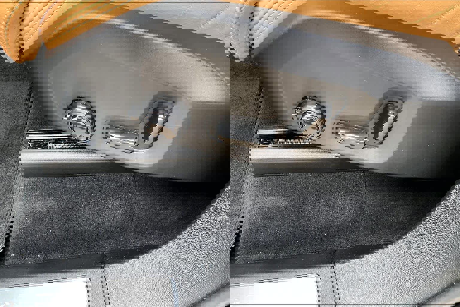 Used 2024 Volvo XC90 B6 Ultimate w/ Lounge Package image 31