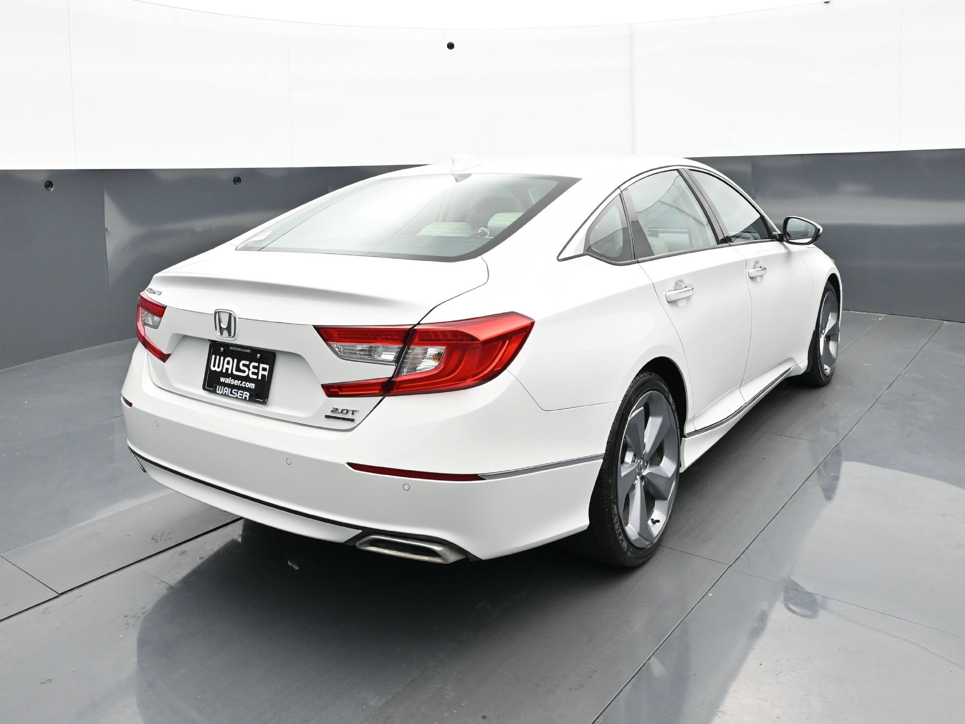 Used 2019 Honda Accord Touring image 6