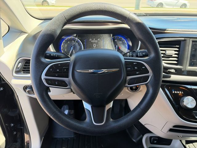 Used 2019 Chrysler Pacifica L FWD image 26