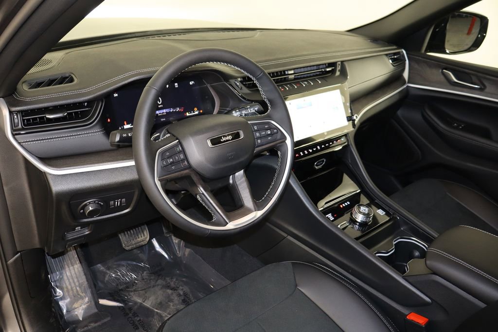 New 2026 Jeep Grand Cherokee Altitude image 28