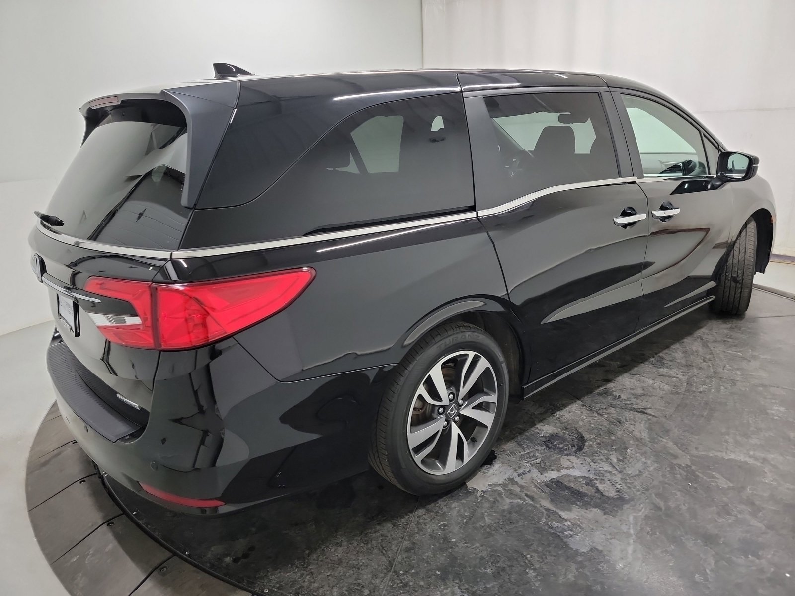 Used 2023 Honda Odyssey Touring image 9