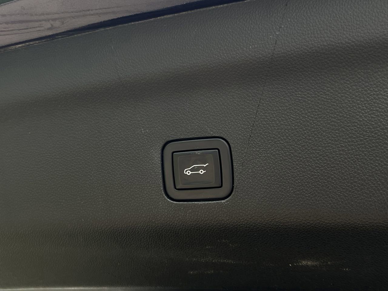 Used 2023 Chevrolet Suburban Premier image 30