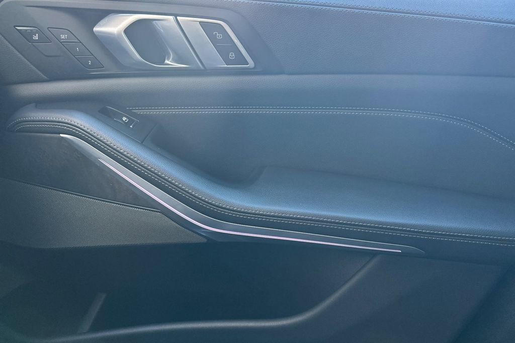 Used 2022 BMW X5 xDrive45e w/ M Sport Package image 19