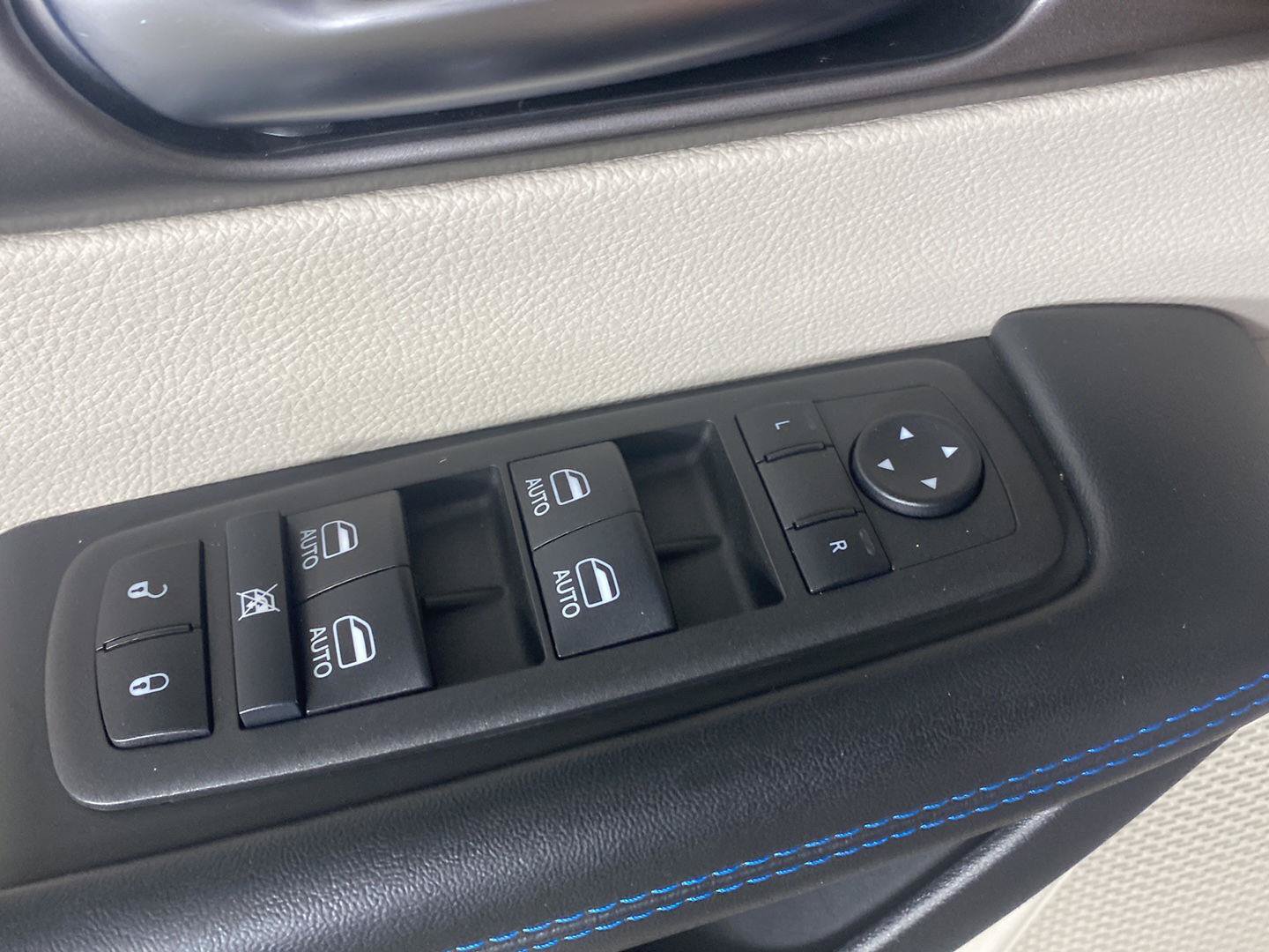 Used 2021 Chrysler Pacifica Touring-L w/ Uconnect Theater Family Group AWD/4WD image 20