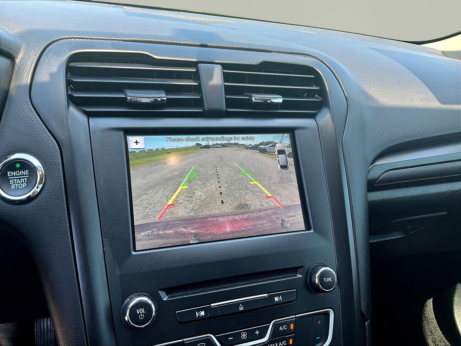 Used 2018 Ford Fusion SE w/ Equipment Group 201A FWD image 14