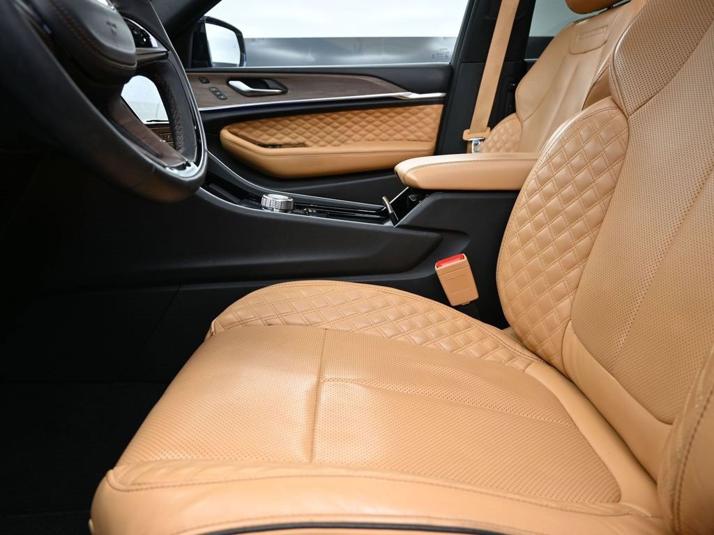 Used 2023 Jeep Grand Cherokee L Summit w/ Advanced Protech Group IV image 13