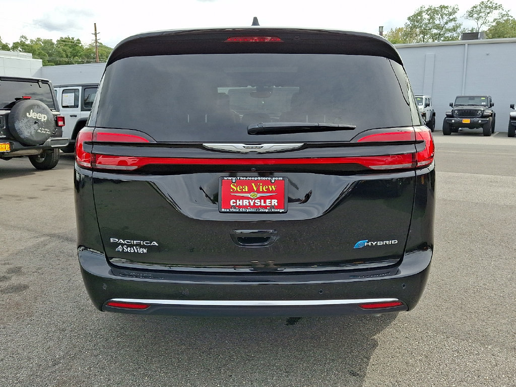 Certified 2025 Chrysler Pacifica Pinnacle FWD image 5