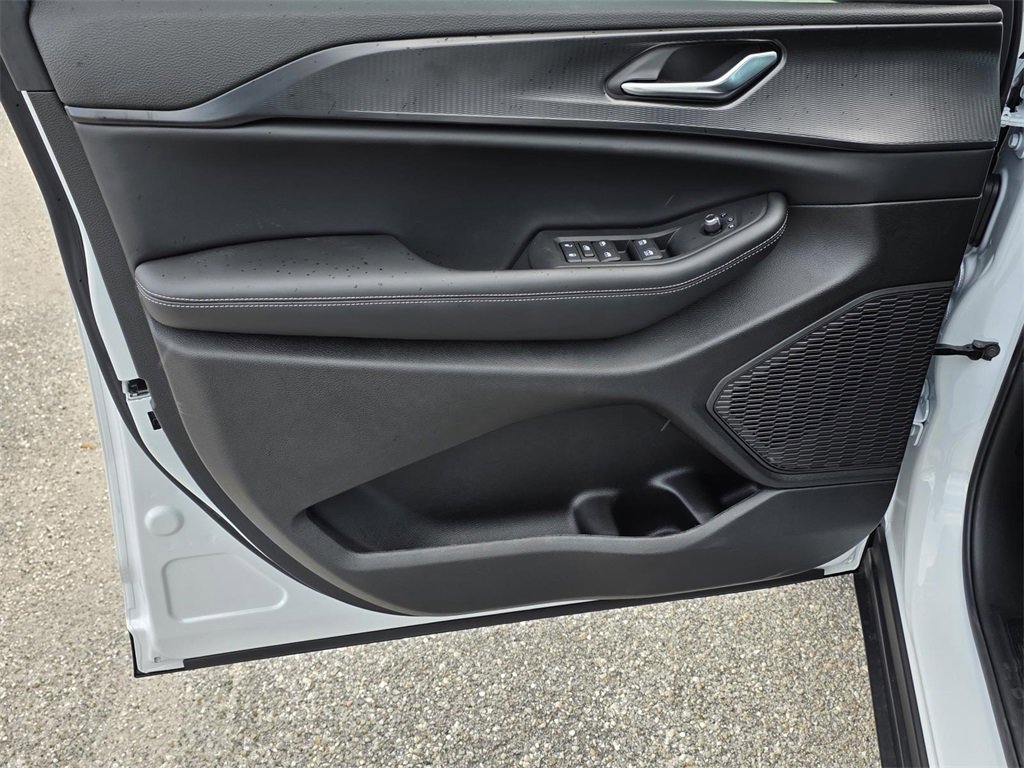 New 2025 Jeep Grand Cherokee L Altitude image 32