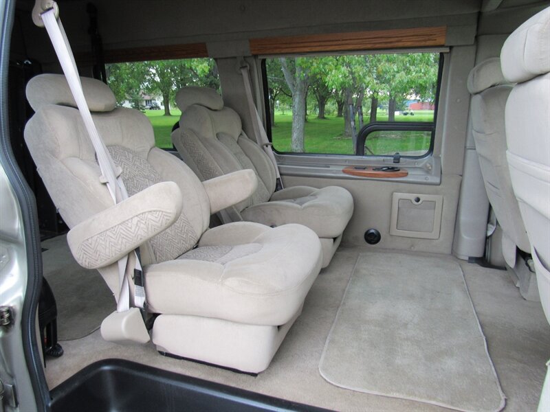 Used 2004 Chevrolet Express 2500 RWD image 3