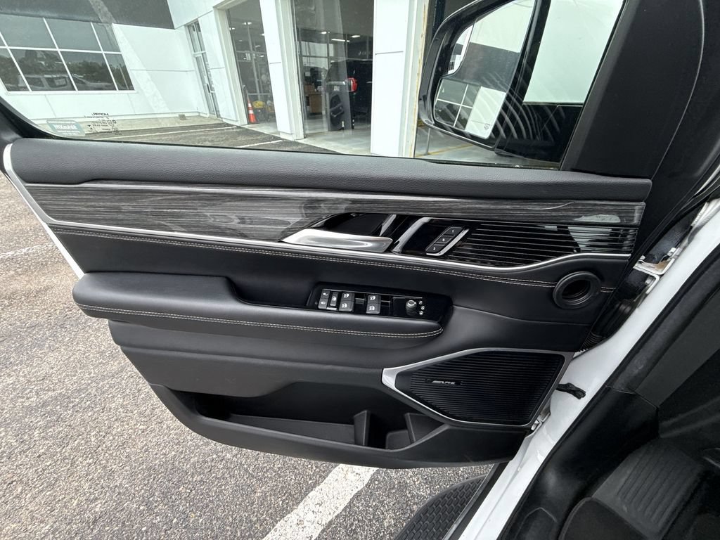 Used 2022 Jeep Wagoneer Series II AWD/4WD image 29