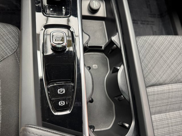 Used 2024 Volvo XC60 B5 Core image 18