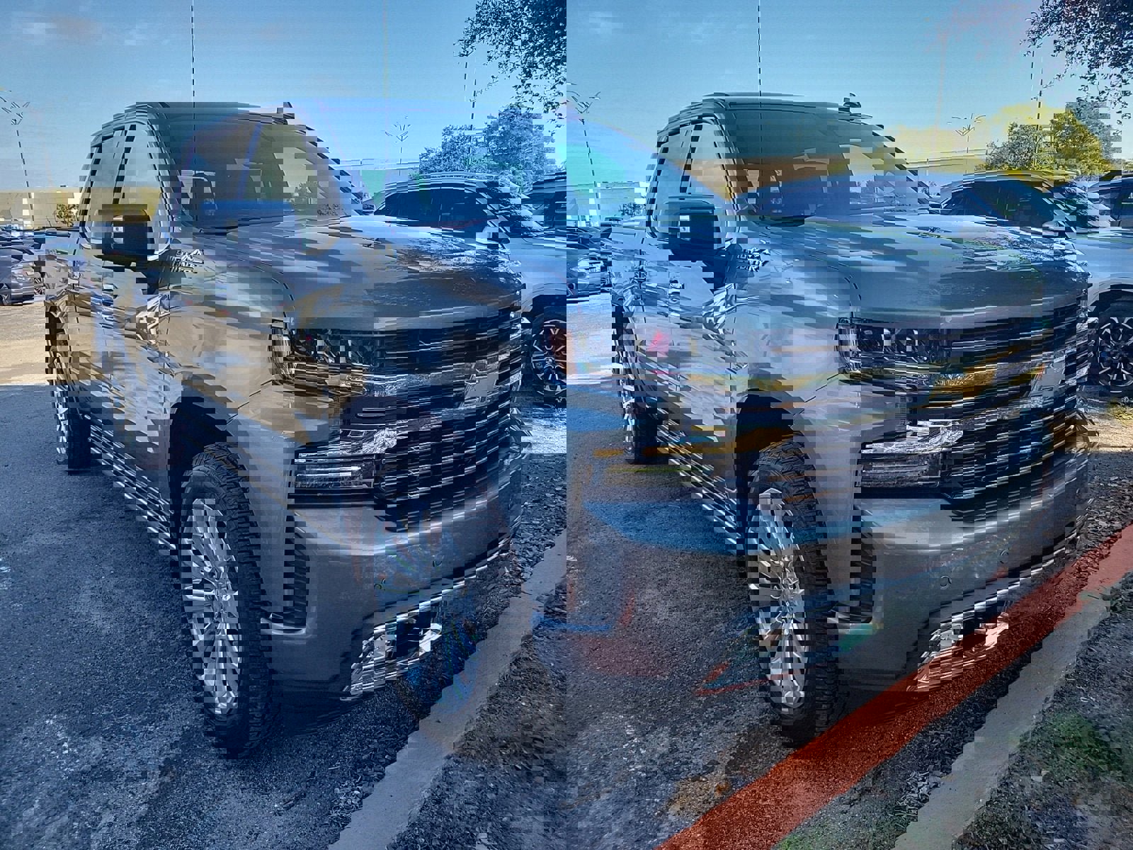 Used 2019 Chevrolet Silverado 1500 High Country w/ Technology Package image 3