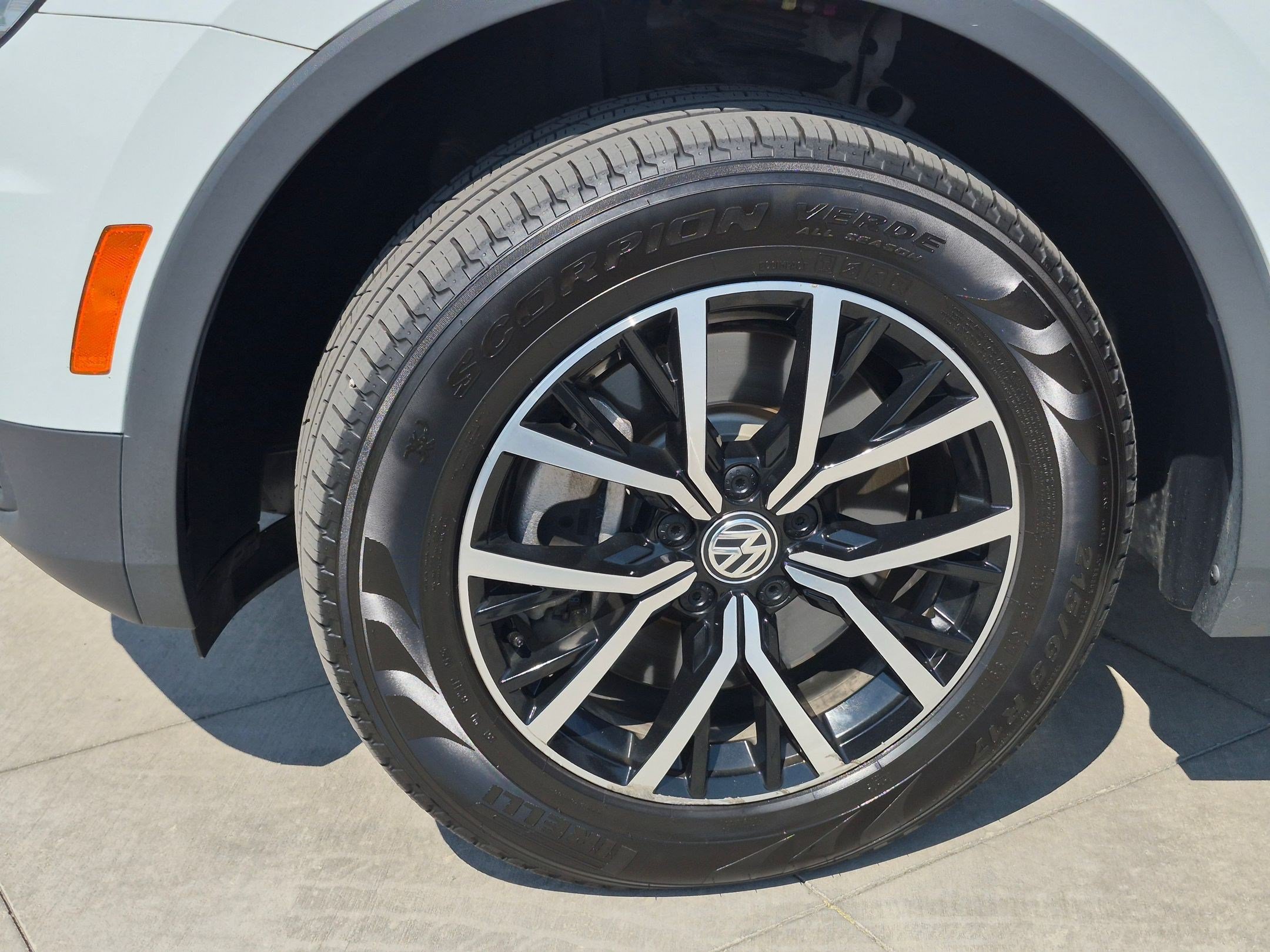 Used 2021 Volkswagen Tiguan SE AWD/4WD image 12