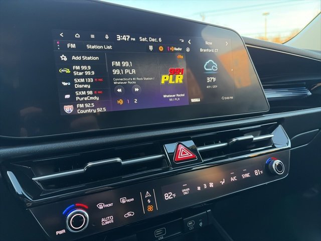 Used 2023 Kia Niro SX image 19