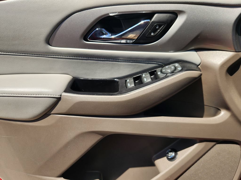 Used 2019 Chevrolet Traverse LT FWD image 21