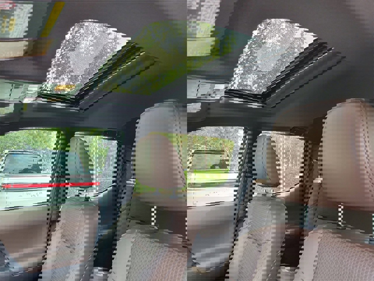 Used 2018 Toyota Tacoma Limited image 19