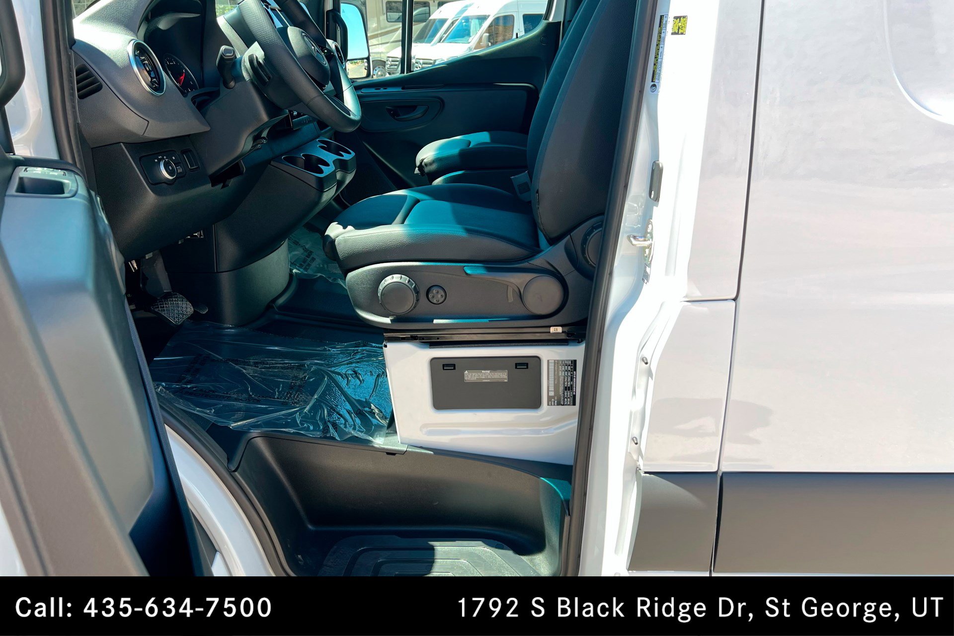 Used 2025 Mercedes-Benz Sprinter 2500 image 16