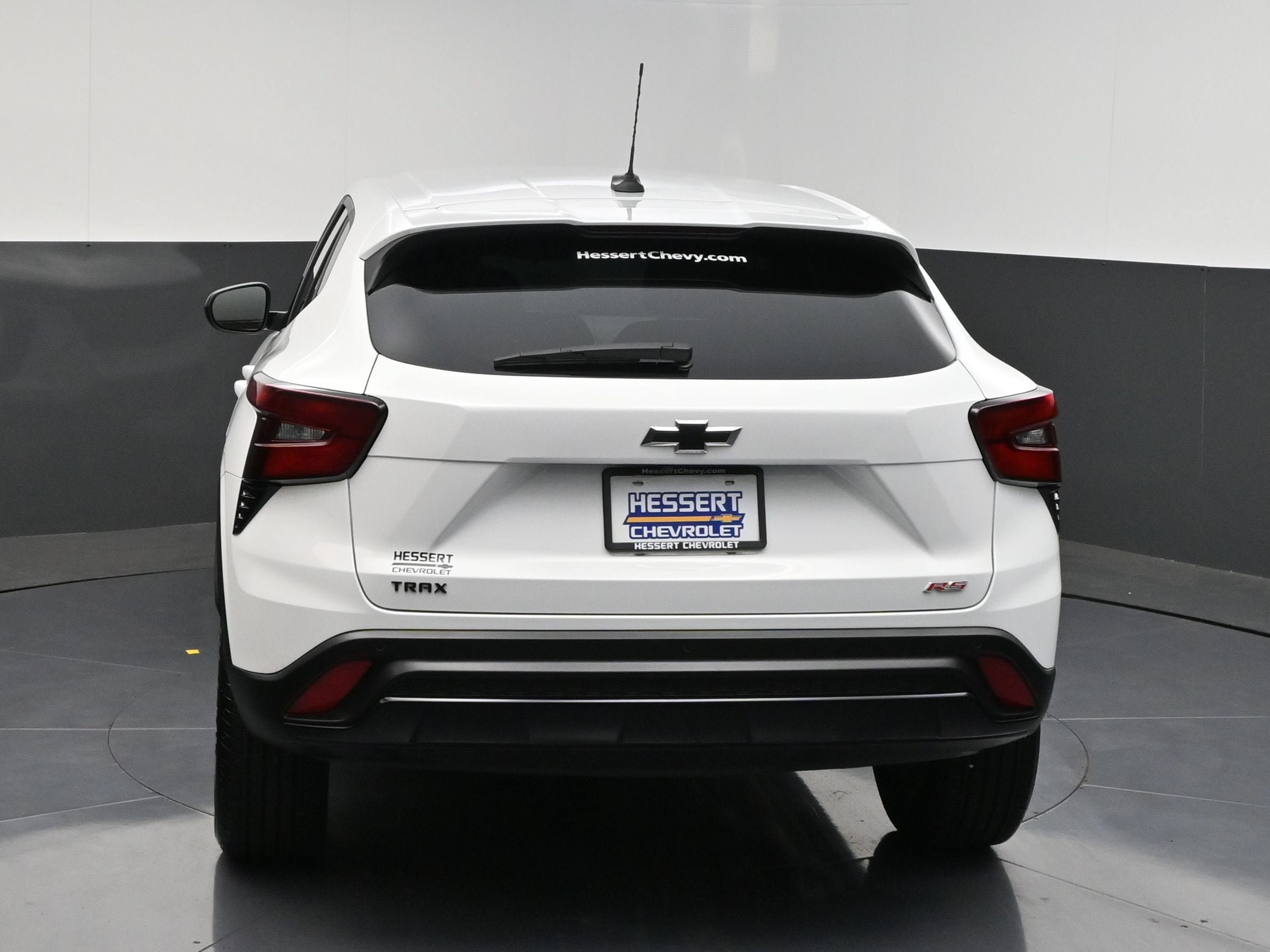 Used 2025 Chevrolet Trax RS w/ Sunroof Package FWD image 6