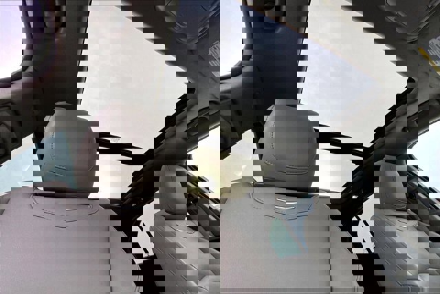 Used 2023 Cadillac XT4 Luxury w/ Cold Weather Package image 22