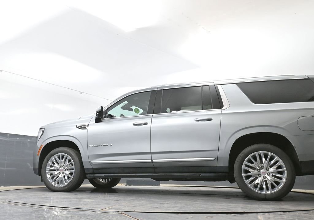 Used 2025 GMC Yukon XL Denali AWD/4WD image 56