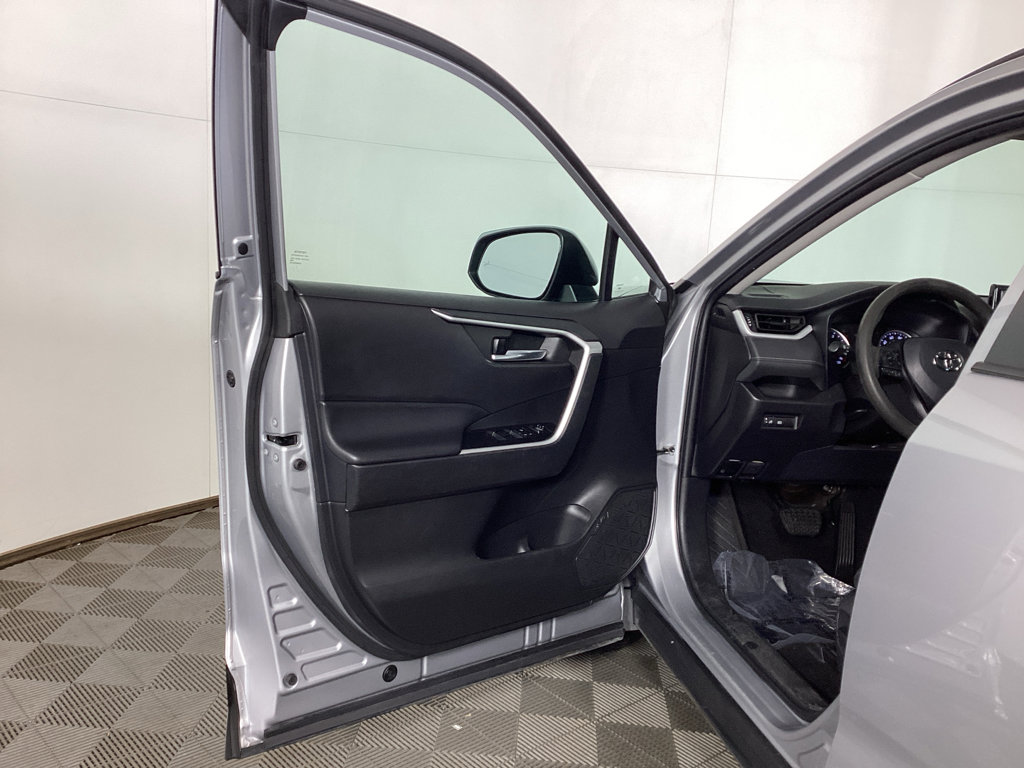 Used 2022 Toyota RAV4 XLE AWD/4WD image 14
