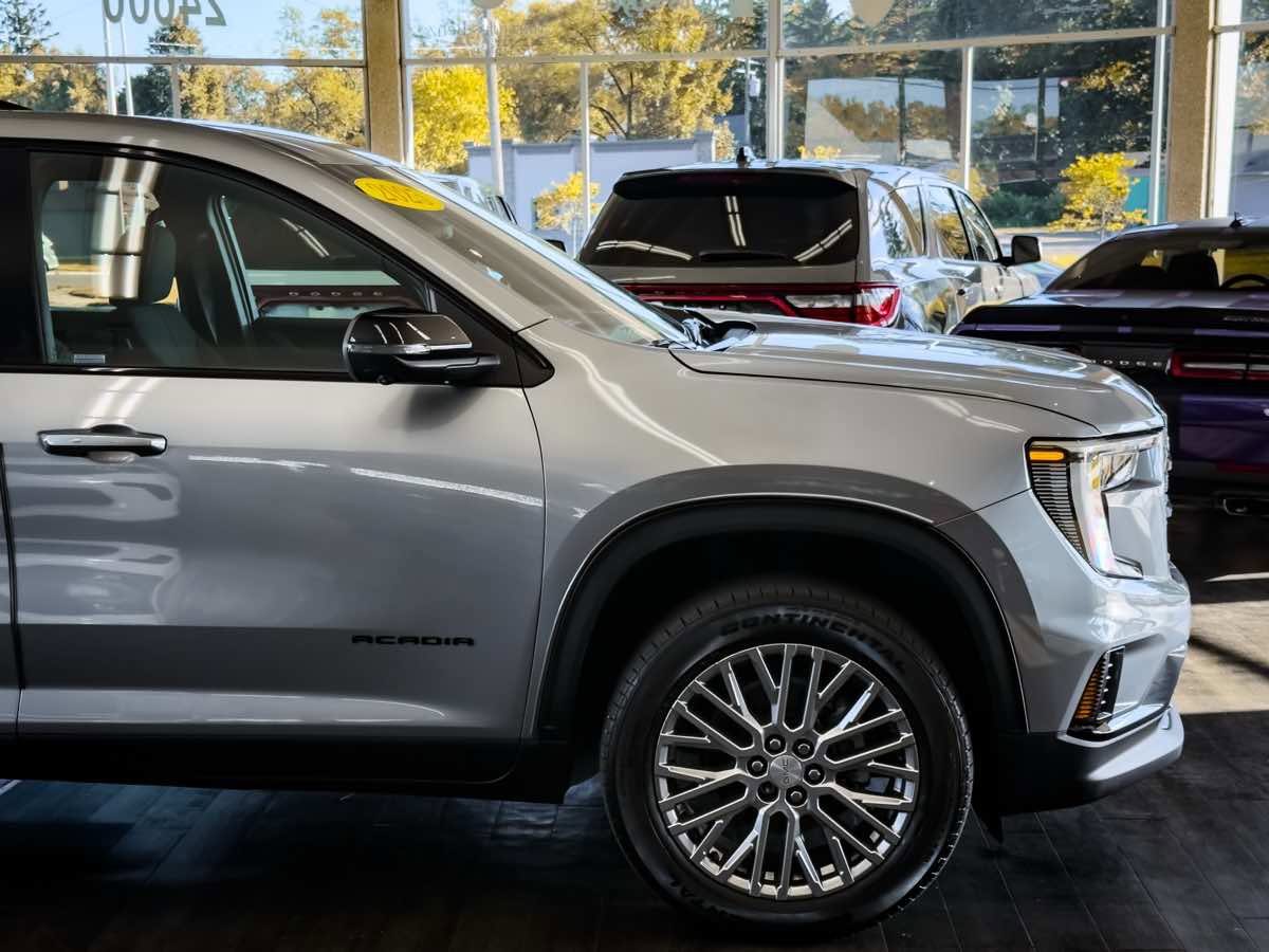 Used 2025 GMC Acadia Elevation w/ Black Edition image 18