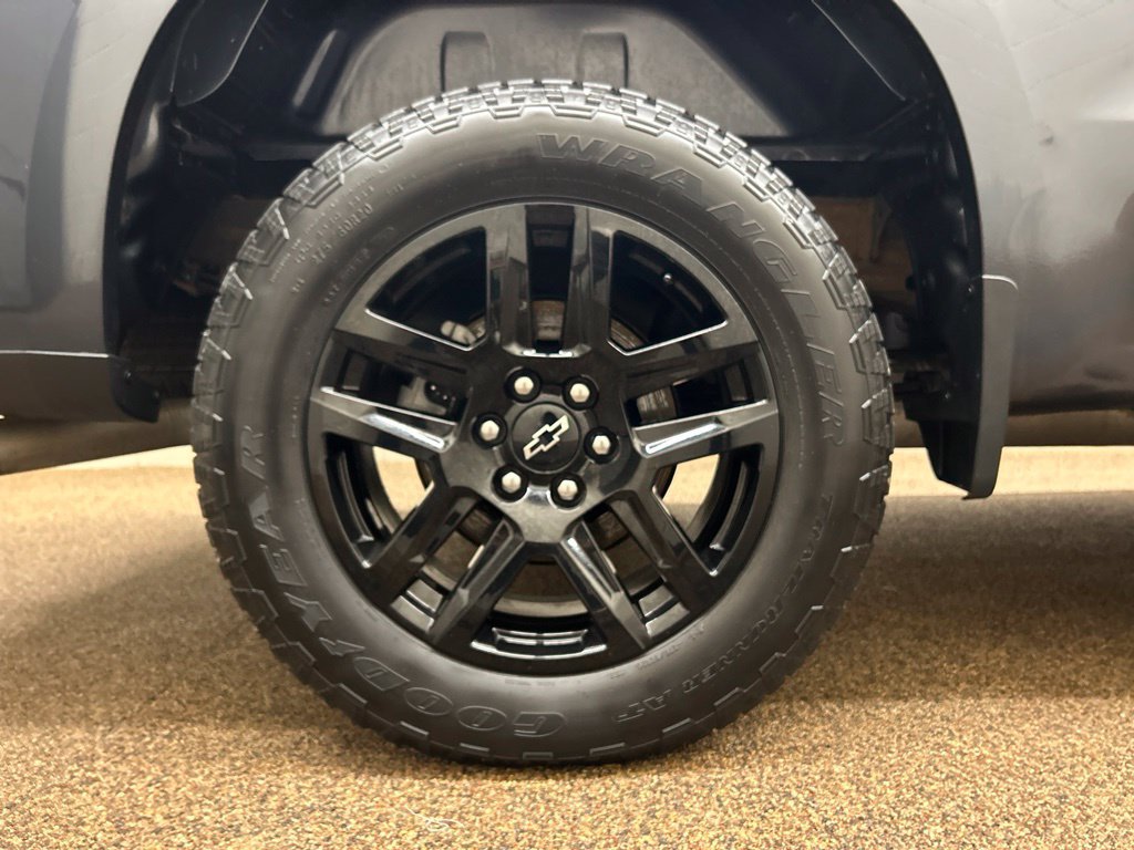 Used 2022 Chevrolet Silverado 1500 Custom w/ LPO, Blackout Package AWD/4WD image 27