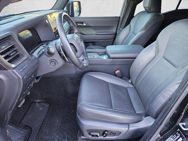 Used 2025 Lexus GX 550 w/ Accessory Package (CT) image 17