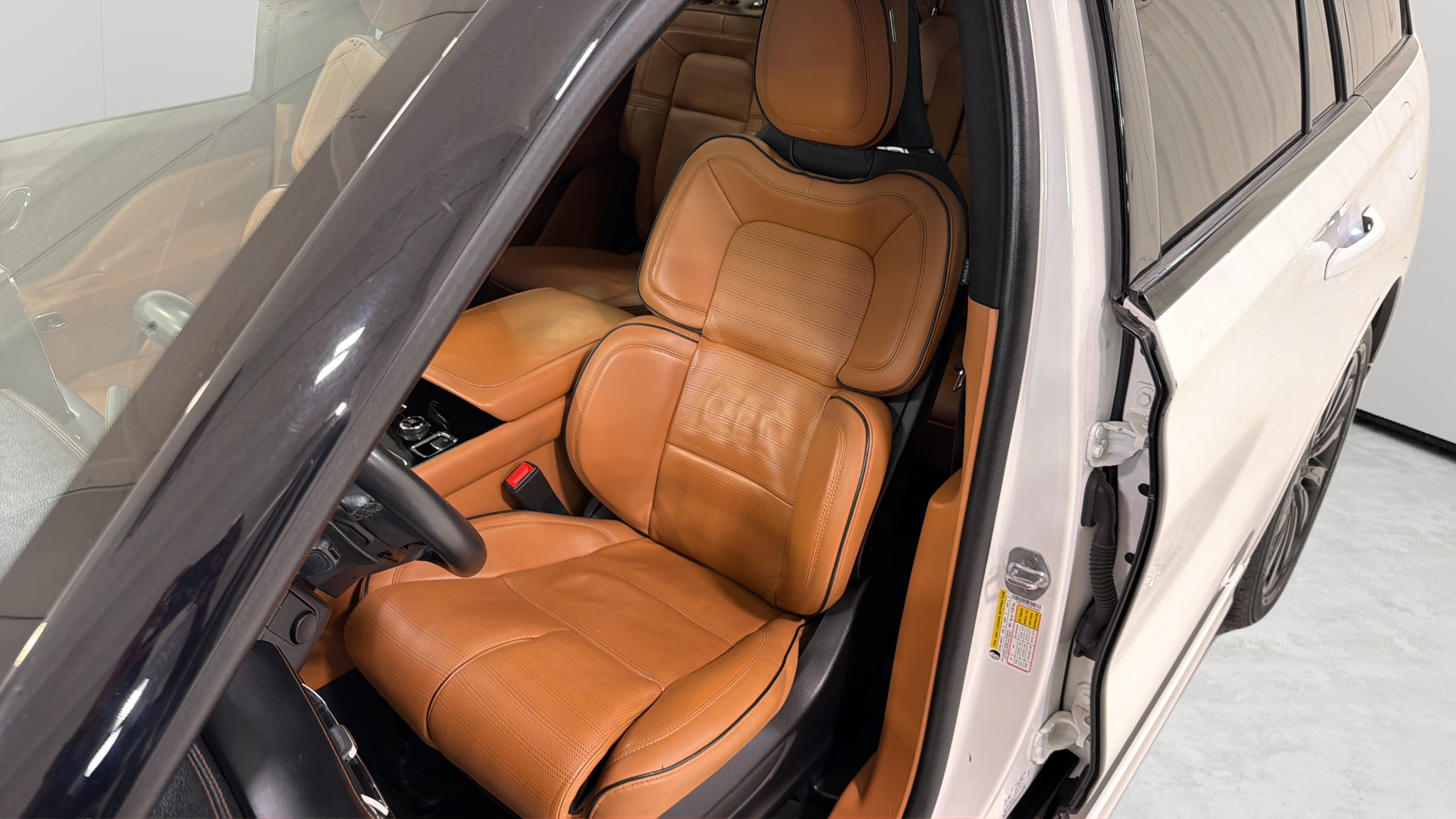 Used 2023 Lincoln Aviator Black Label Grand Touring w/ Class IV Trailer Tow Package AWD/4WD image 9