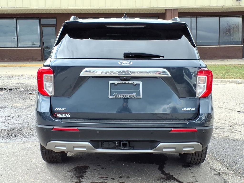 Used 2024 Ford Explorer XLT w/ Equipment Group 202A image 4