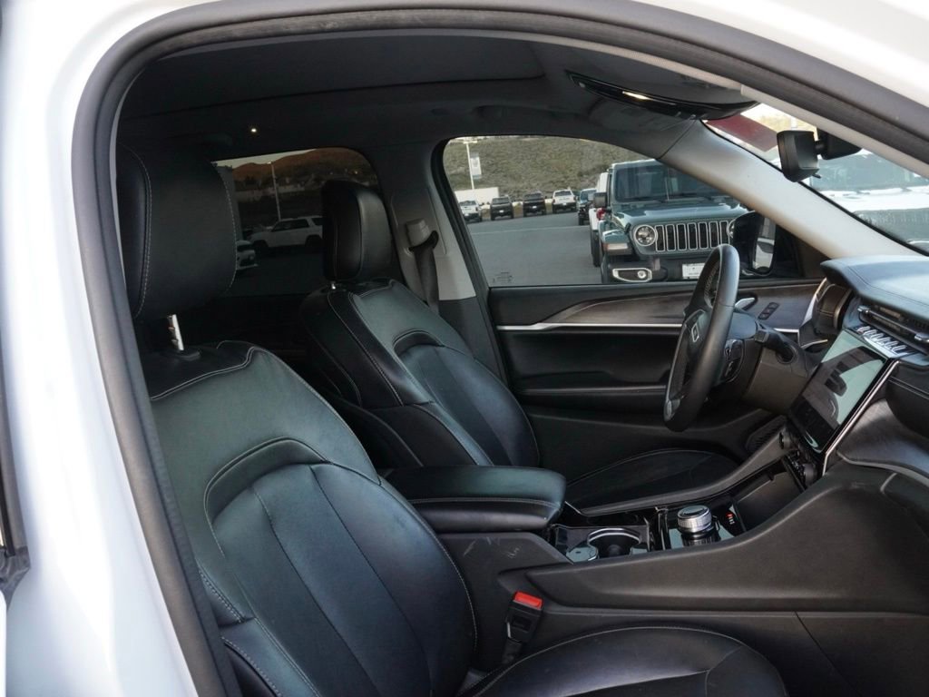 Used 2023 Jeep Grand Cherokee Limited image 19