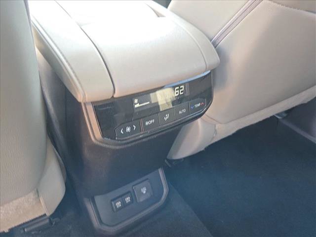 Used 2021 Toyota Highlander Limited AWD/4WD image 18