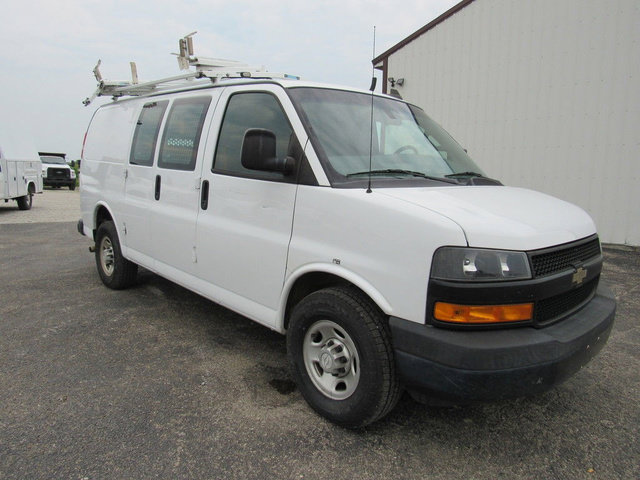 Used 2018 Chevrolet Express 2500 w/ Driver Convenience Package RWD image 9
