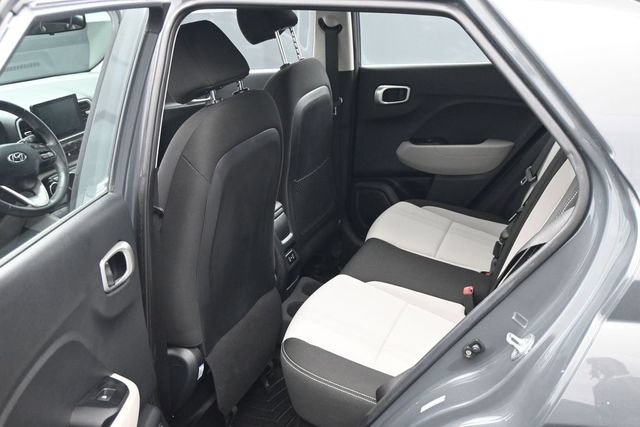 Used 2024 Hyundai Venue SEL FWD image 16