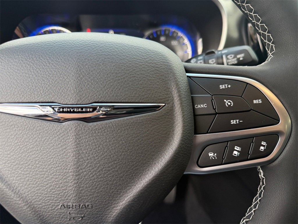 New 2026 Chrysler Pacifica Select image 26