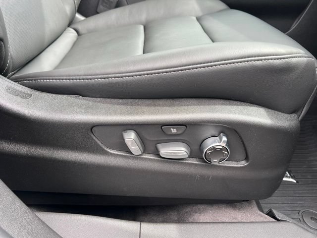Used 2024 Cadillac XT4 Premium Luxury AWD/4WD image 12