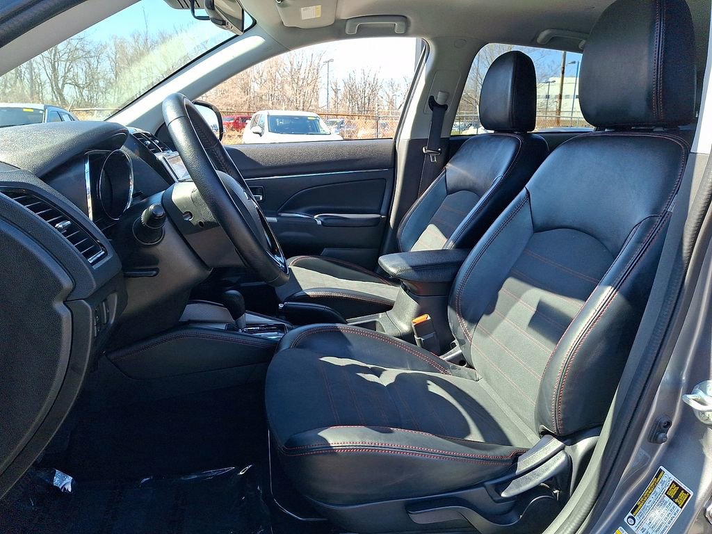 Used 2025 Mitsubishi Outlander Sport SE image 15