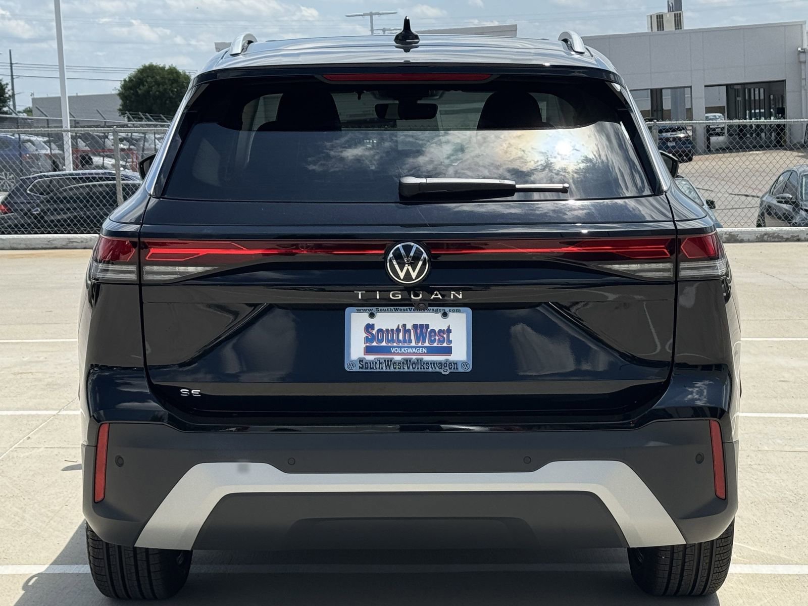 New 2026 Volkswagen Tiguan SE FWD image 6