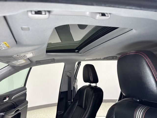 Used 2019 Toyota Highlander SE AWD/4WD image 3