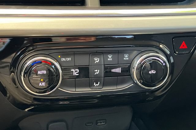 Used 2025 Chevrolet Trax LT FWD image 26