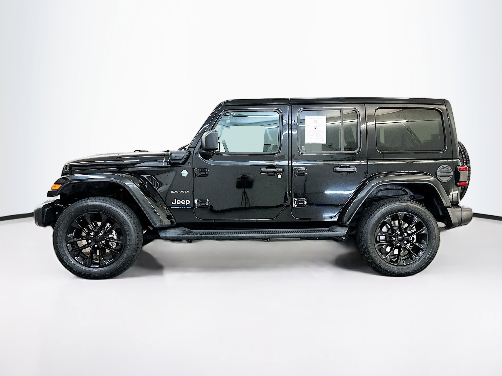 Used 2023 Jeep Wrangler Sahara image 4
