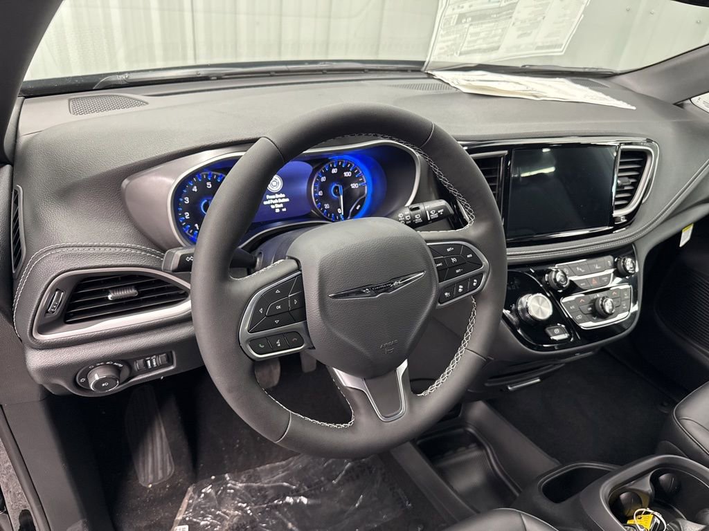 New 2026 Chrysler Pacifica Select image 15